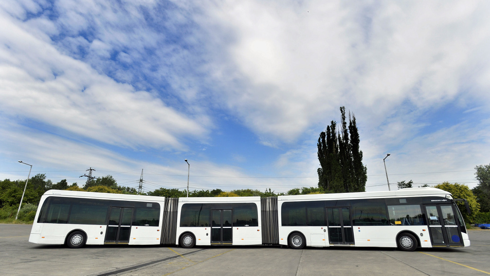 Nagyon hosszú buszt tesztel a BKV - mutatjuk