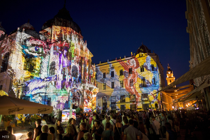 Fényfestés Pécsen több mint tízezer négyzetméteren