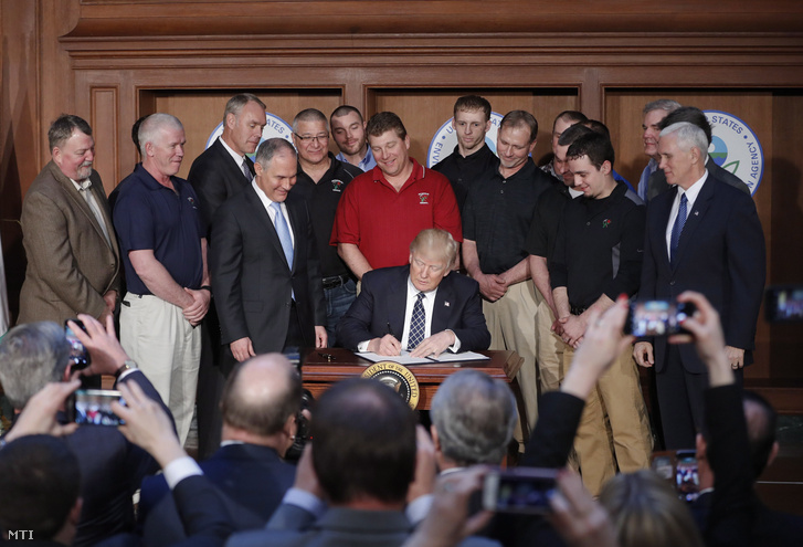 Trump elődei példáját követi, amikor kihátrál a Párizsi Klímaegyezményből