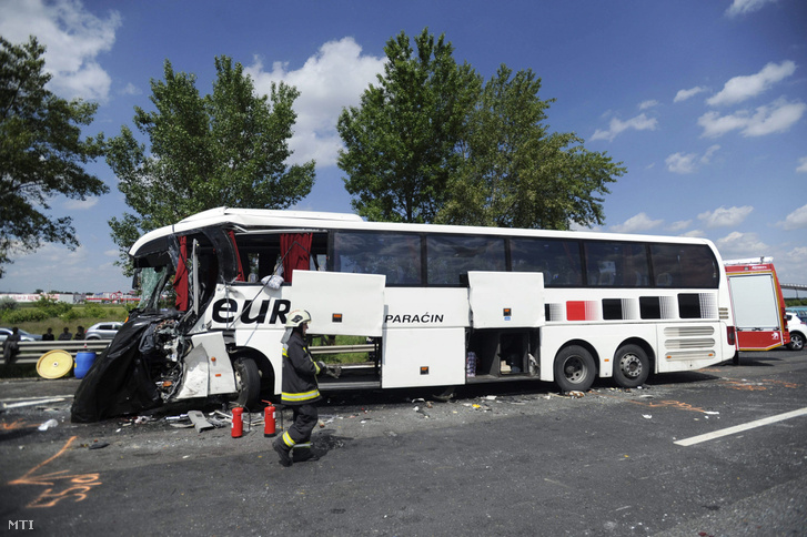 Így történt a tragikus autóbuszbaleset az M0-ás körgyűrűn