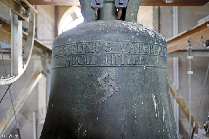 Horogkeresztre bukkantak a templomban - képpel