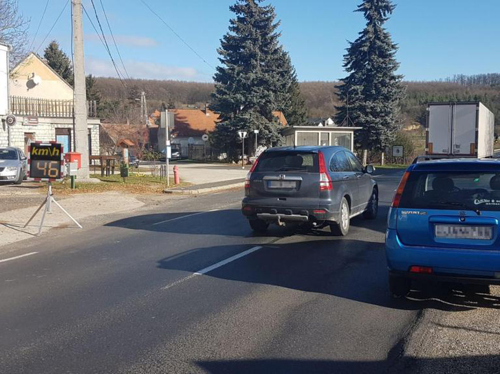 Új módszerrel fékezi meg a gyorshajtókat a magyar rendőrség