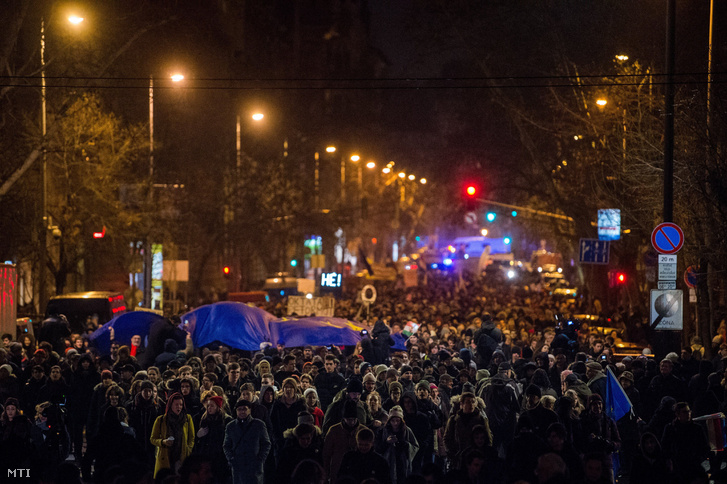 Összefogást és újabb demonstrációt jelentettek be a diáktüntetésen