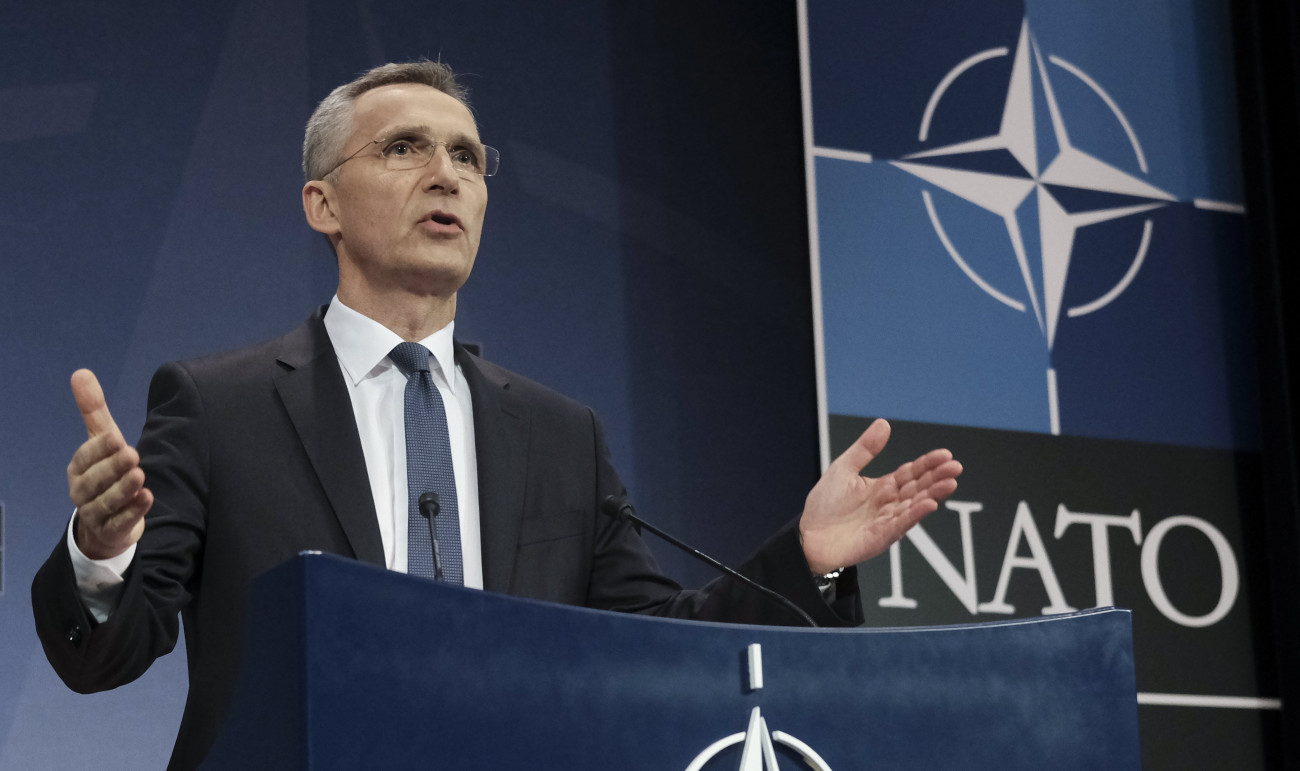 Brüsszel, 2018. március 15.
Jens Stoltenberg, a NATO főtitkára a szervezet éves jelentését ismerteti brüsszeli sajtóértekezletén 2018. március 15-én. (MTI/EPA/Olivier Hoslet)