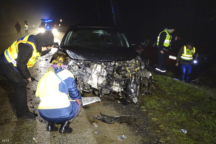 Borzalmas fotók a Szeged melletti halálos balesetről