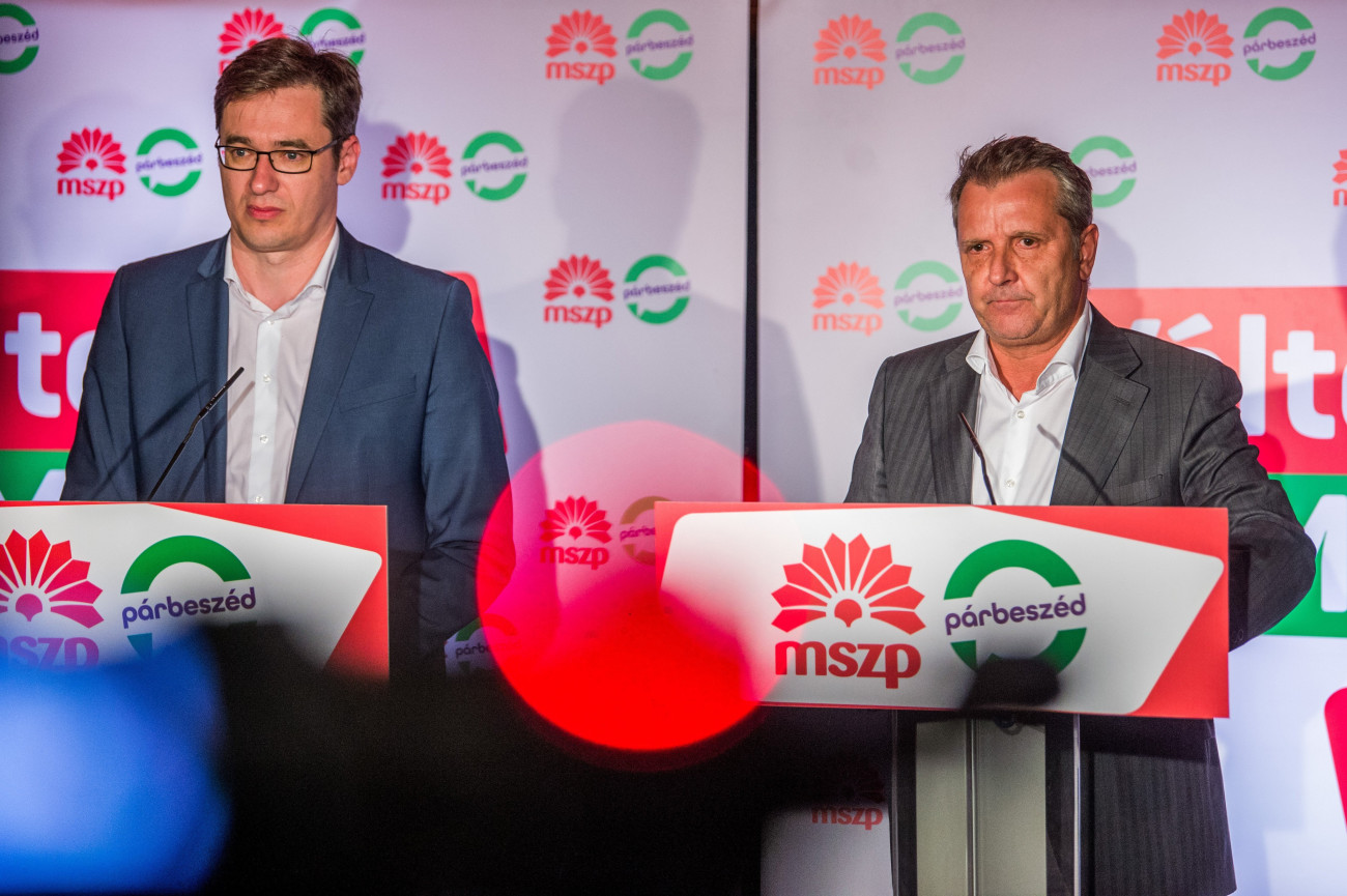 Budapest, 2018. április 9.
Karácsony Gergely, az MSZP-Párbeszéd miniszterelnök-jelöltje és Molnár Gyula, az MSZP elnöke (b-j) az MSZP-Párbeszéd választási eredményváró rendezvényén, az MSZP újbudai székházában 2018. április 8-án.
MTI Fotó: Balogh Zoltán