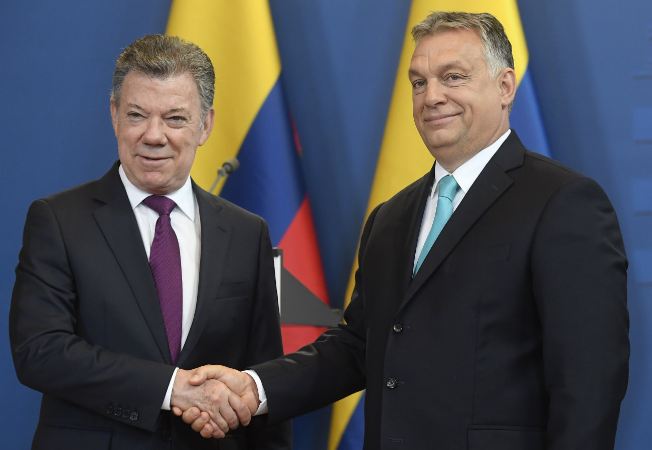 Budapest, 2018. május 11.
Juan Manuel Santos kolumbiai államfő (b) és Orbán Viktor miniszterelnök a megbeszélésüket követően tartott sajtótájékoztatón az Országházban 2018. május 11-én.
MTI Fotó: Kovács Tamás