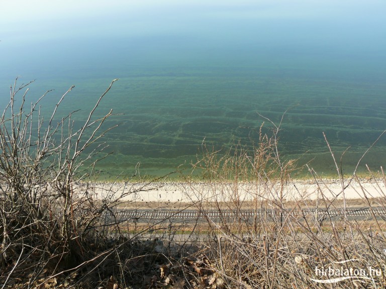 Látni a meder alját Fonyódnál. Fotó: hirbalaton.hu