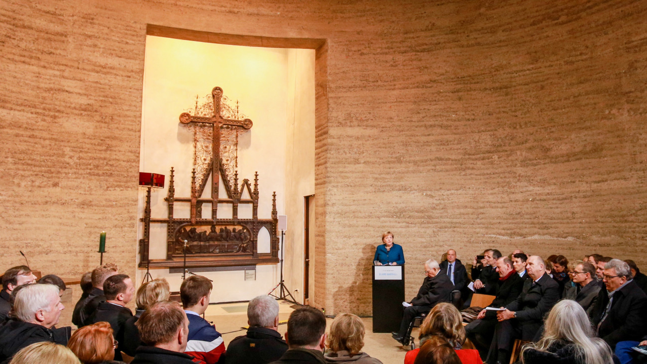 Berlin, 2019. november 9.
Angela Merkel német kancellár beszél a berlini fal ledöntésének 30. évfordulója alkalmából tartott megemlékezésen a berlini Megbékélés kápolnában 2019. november 9-én.
MTI/EPA/ACTION PRESS/Christian Marquardt