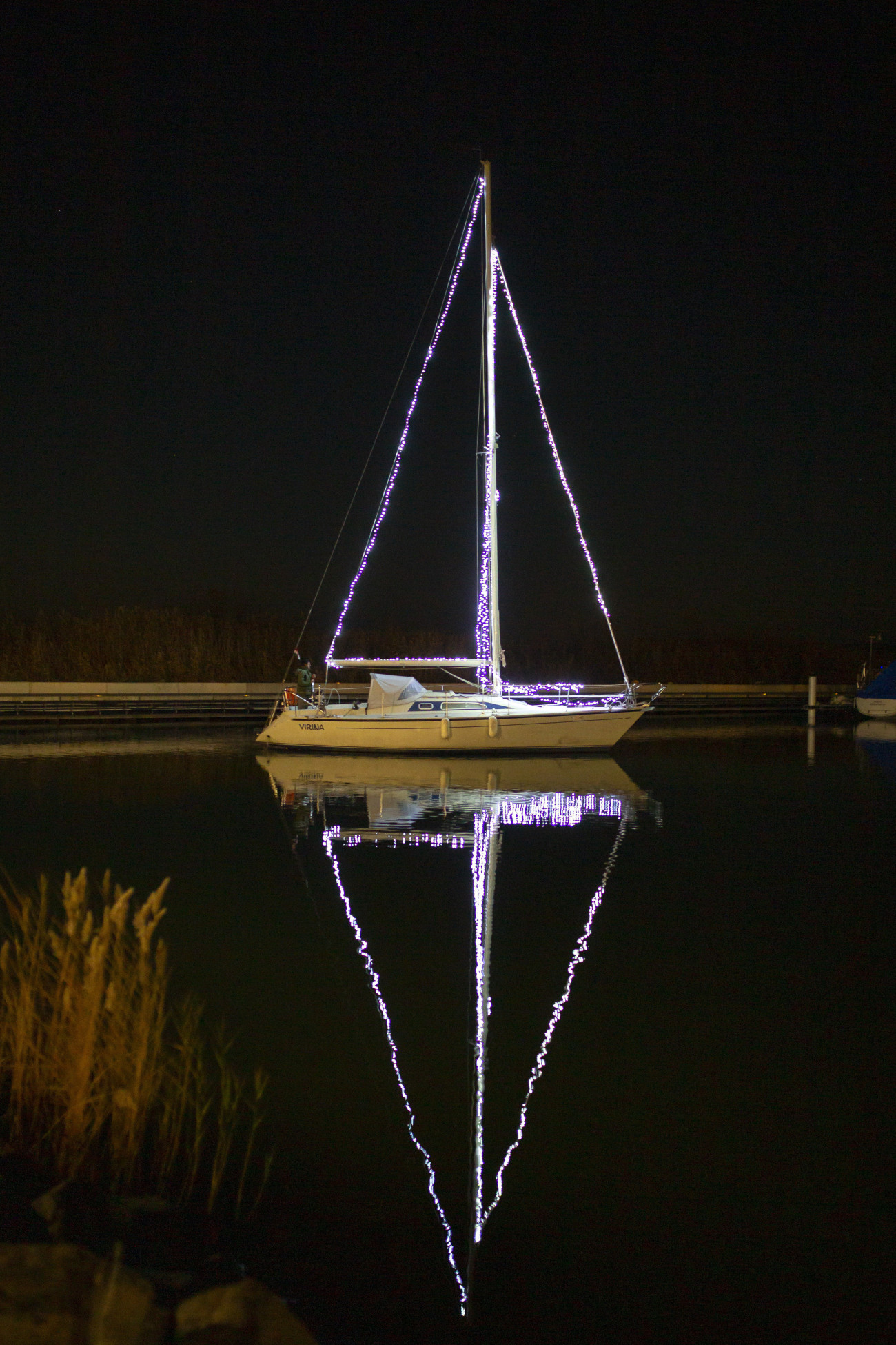 Fényvitorlás a Balatonon balatonfenyvesi kikötőben. MTI/Varga György