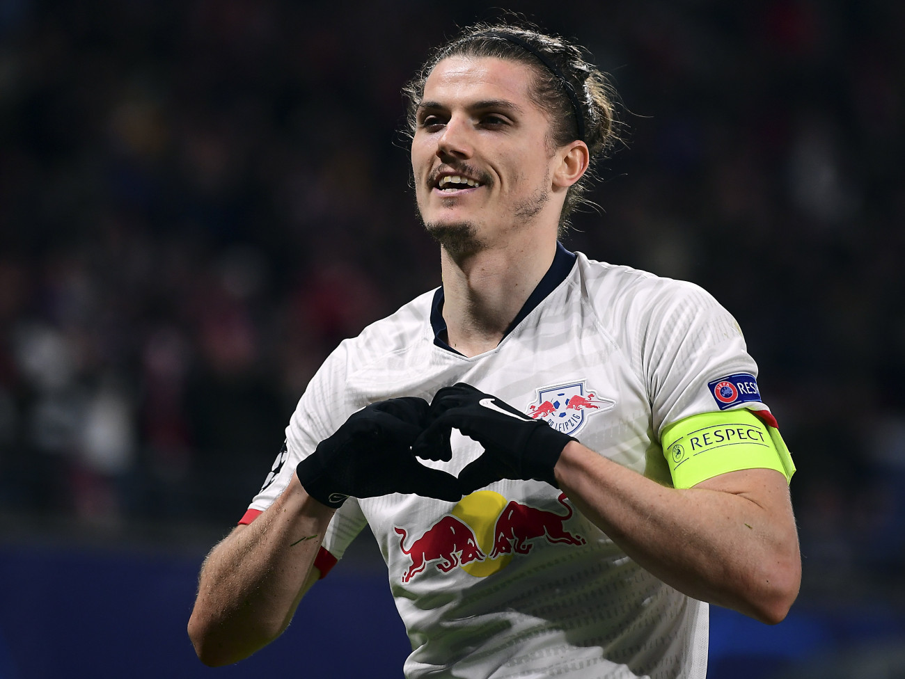 Lipcse, 2020. március 10.
Marcel Sabitzer, a RB Leipzig játékosa ünnepel, miután gólt szerzett a Tottenham Hotspur ellen a labdarúgó Bajnokok Ligája nyolcaddöntőjének visszavágójában játszott RB Leipzig - Tottenham Hotspur mérkőzésen Lipcsében 2020. március 10-én.
MTI/EPA/Filip Singer