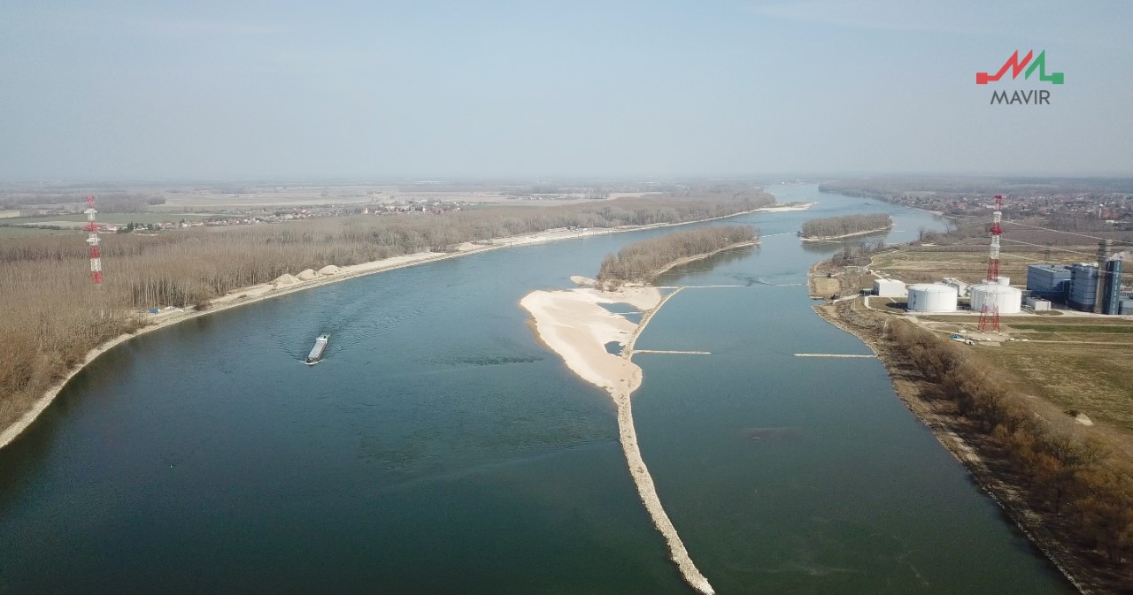 Távvezeték a Duna fölött Magyarország és Szlovákia között – Forrás: Mavir