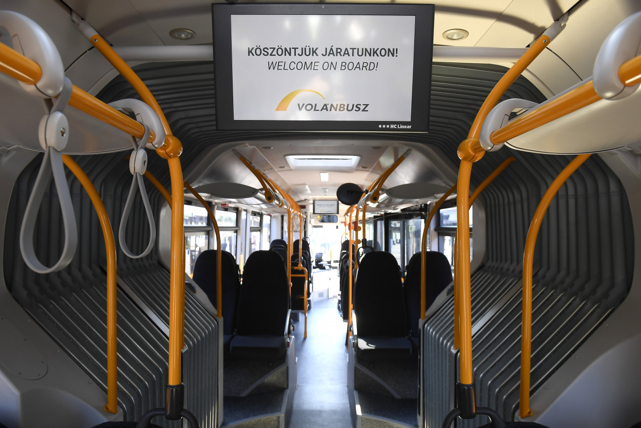 Esztergom, 2021. június 16.
A Volánbusz Zrt. új MAN Lions City GL A23 típusú csuklós autóbuszának utastere a járművek esztergomi bemutatóján 2021. június 16-án.
MTI/Kovács Tamás