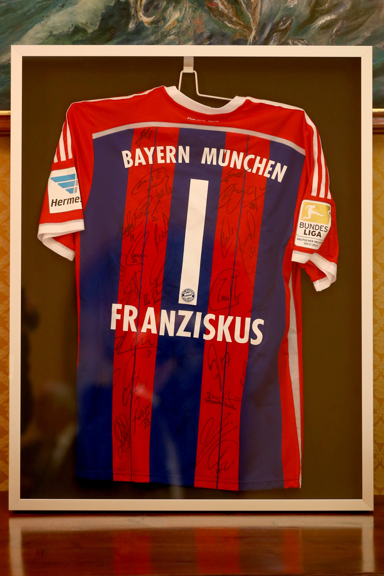 VATICAN CITY, VATICAN - OCTOBER 22: The gift of FC Bayern Muenchen for Pope Francis is displayed during an private audience with Pope Francis in the Palace of the Vatican on October 22, 2014 in Vatican City, Vatican.  (Photo by Alexander Hassenstein/Bongarts/Getty Images)