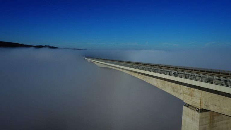 Kőrösvölgyi híd ködben – Fotó: Kostya Bánk/bpiautosok.hu