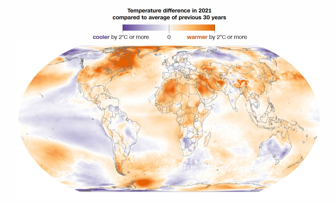 A bolygó hőmérsékletének alakulása 2021-ben az előző 30 évhez képest: a lila szín két fokkal vagy többel hűvösebb, a narancs szín ugyanennyivel melegebb hőmérsékletre utal