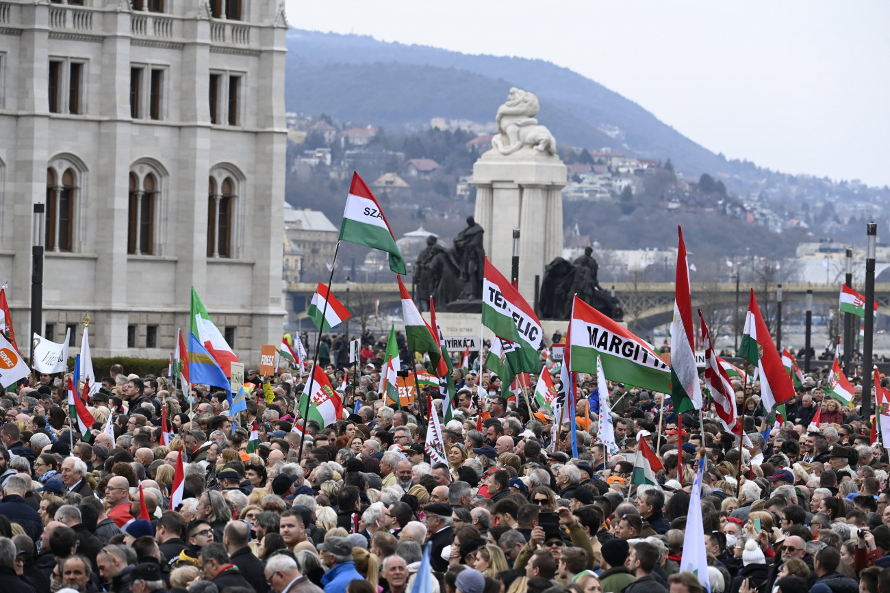 Budapest, 2022. március 15.
A Kossuth téren rendezett állami díszünnepség résztvevői az 1848-49-es forradalom és szabadságharc kitörésének évfordulóján, 2022. március 15-én.
MTI/Koszticsák Szilárd