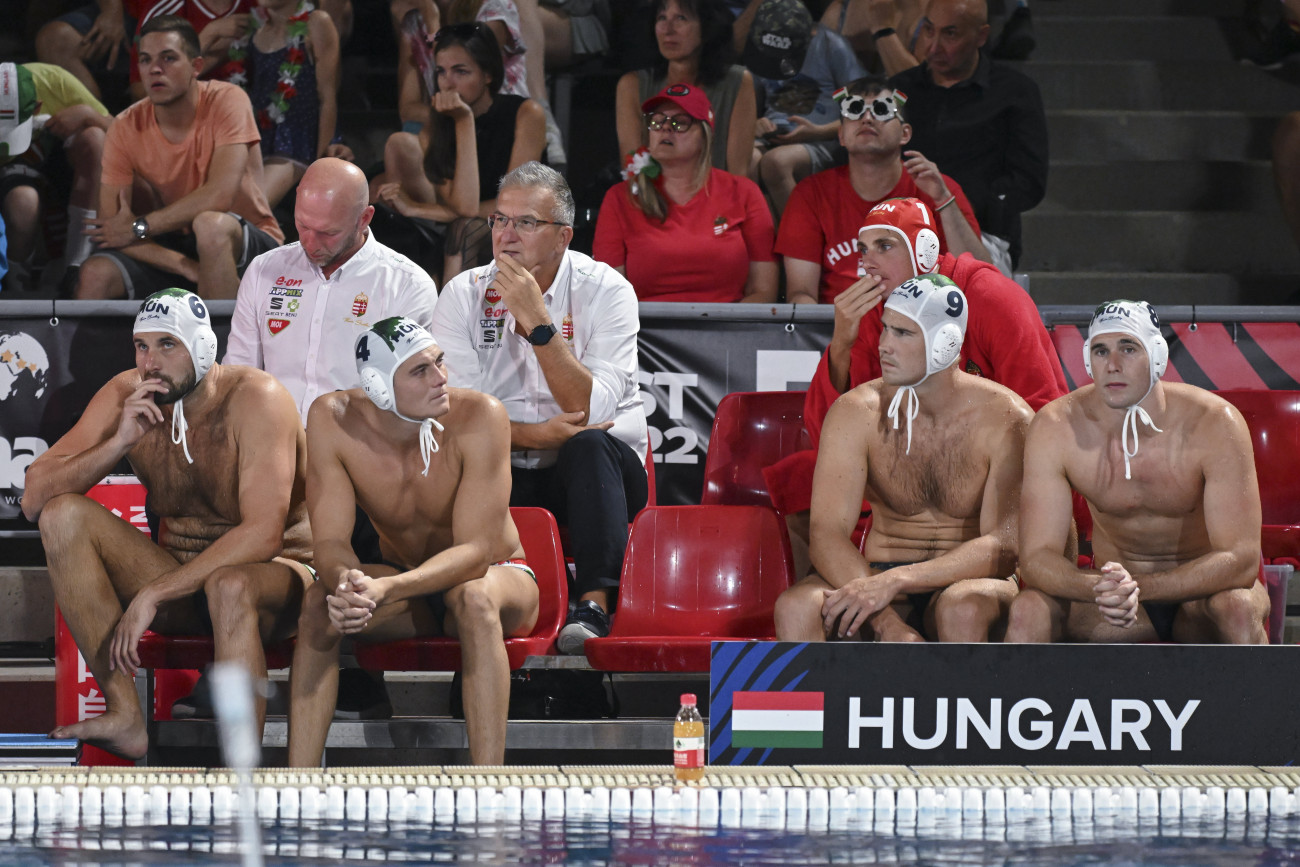 Budapest, 2022. június 29.
Magyar játékosok a vizes világbajnokság férfi vízilabda tornájának negyeddöntőjében játszott Magyarország - Olaszország mérkőzésen a margitszigeti Hajós Alfréd Nemzeti Sportuszodában 2022. június 29-én.
MTI/Illyés Tibor