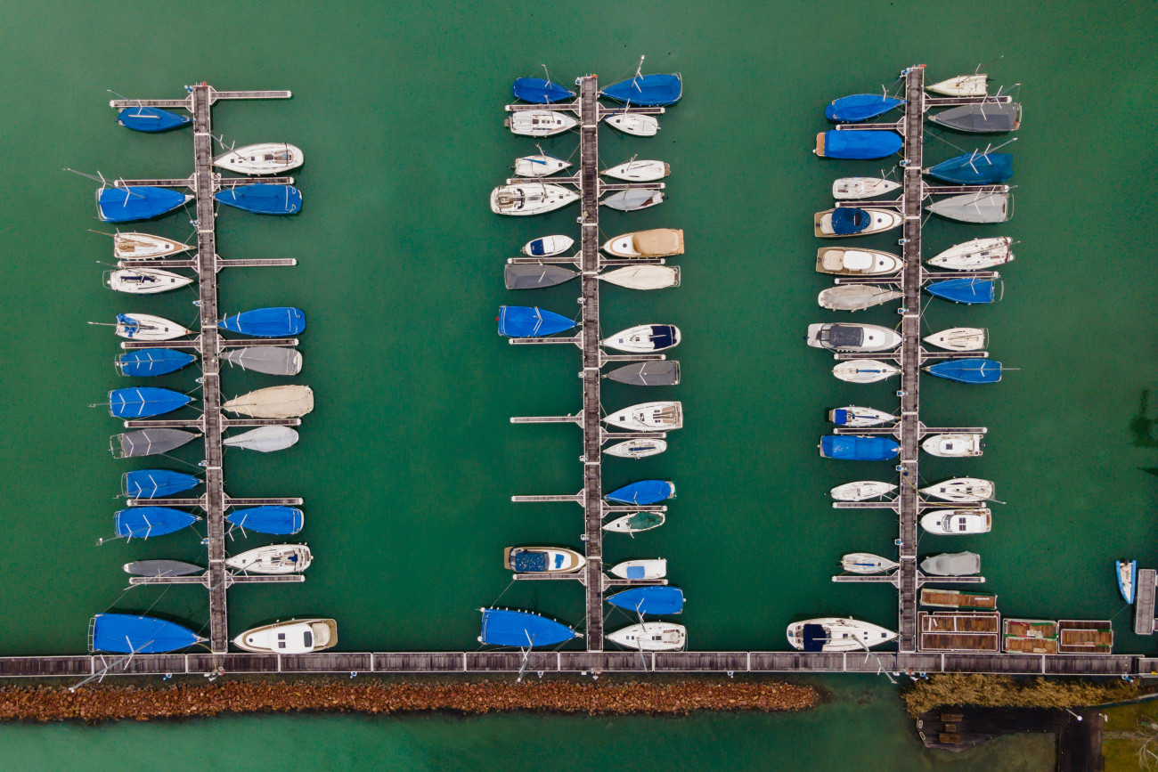 Balatonfüred, 2023. január 24.
A Kékszalag PORT Balatonfüreden 2023. január 24-én. A kikötő a Magyar Vitorlás Szövetség, a Magyar Kajak-Kenu Szövetség és a balatonfüredi önkormányzat beruházásában valósult meg.
MTI/Vasvári Tamás