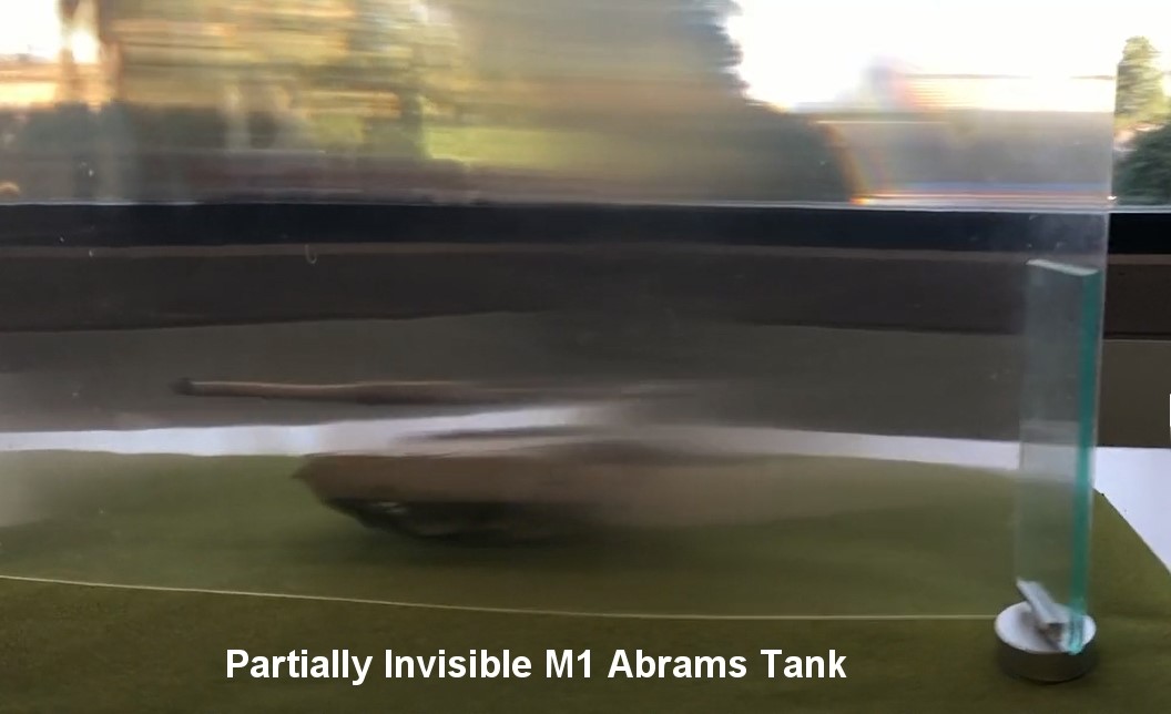 A Quantum Stealth rendszerrel részben láthatatlanná tett M1 Abrams harckocsi. Forrás: HyperStealth
