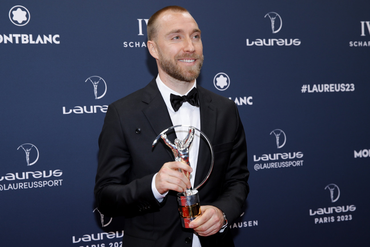 Párizs, 2023. május 8.
Christian Eriksen dán labdarúgó az év visszatérő sportolójának odaítélt kitüntetéssel a Laureus Sport Világdíjak párizsi átadási ünnepségén 2023. május 8-án.
MTI/EPA/Teresa Suárez