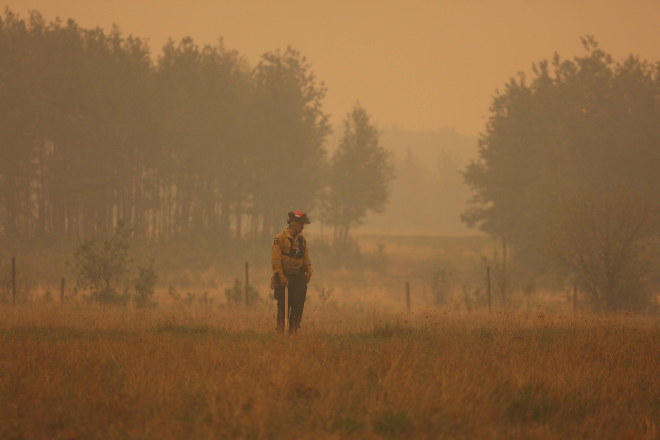 Sturgeon-tó, 2023. június 8.
Az Alberta Wildfire által közreadott képen erdőtűz füstje a kanadai Alberta tartományban fekvő Sturgeon Lake Cree Nation területén 2023. június 8-án. A kanadai erdőtüzek füstje miatt az Egyesült Államok több északkeleti államában levegőminőségi riasztás van érvényben.
MTI/EPA/Alberta Wildfire