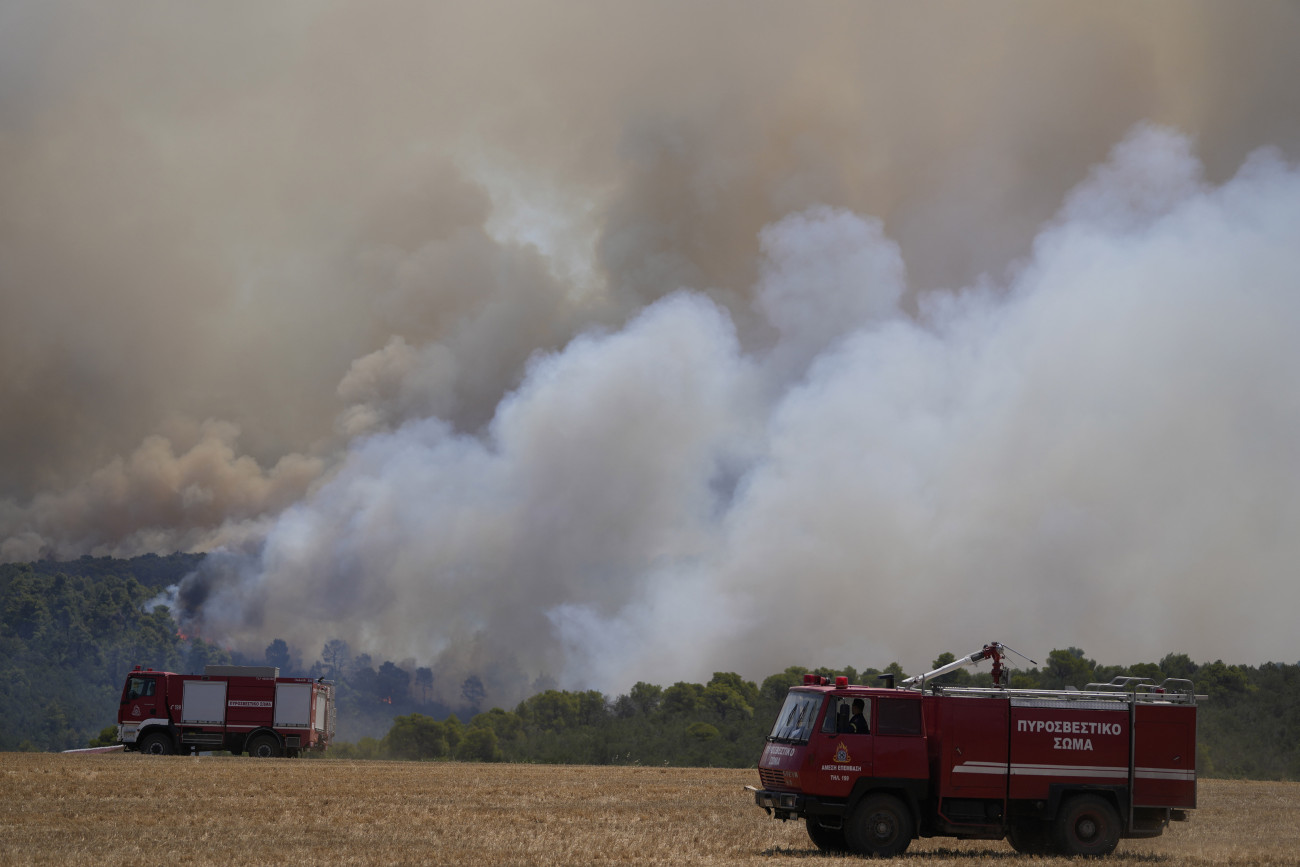 Inoi, 2023. július 18.
Erdőtűz az Athén közelében fekvő Inoi környékén 2023. július 18-án, amikor második napja pusztítanak lángok a görög főváros környékén.
MTI/AP/Thanászisz Sztavrakisz