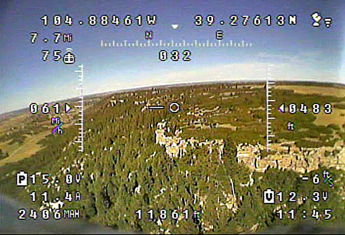 Ezt látja egy FPV drón kezelője repülés közben. Forrás: Wikipédia