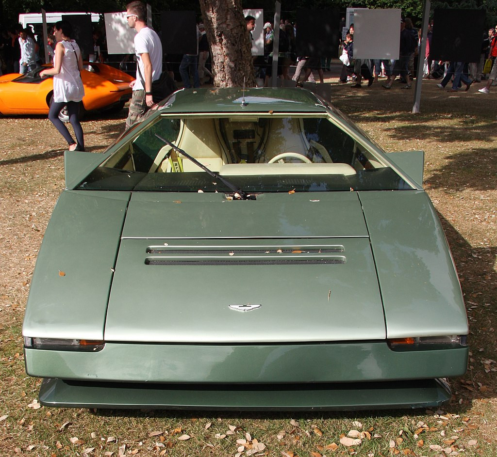 Száguldásra tervezték. Aston Martin Bulldog. Forrás: Wikipédia