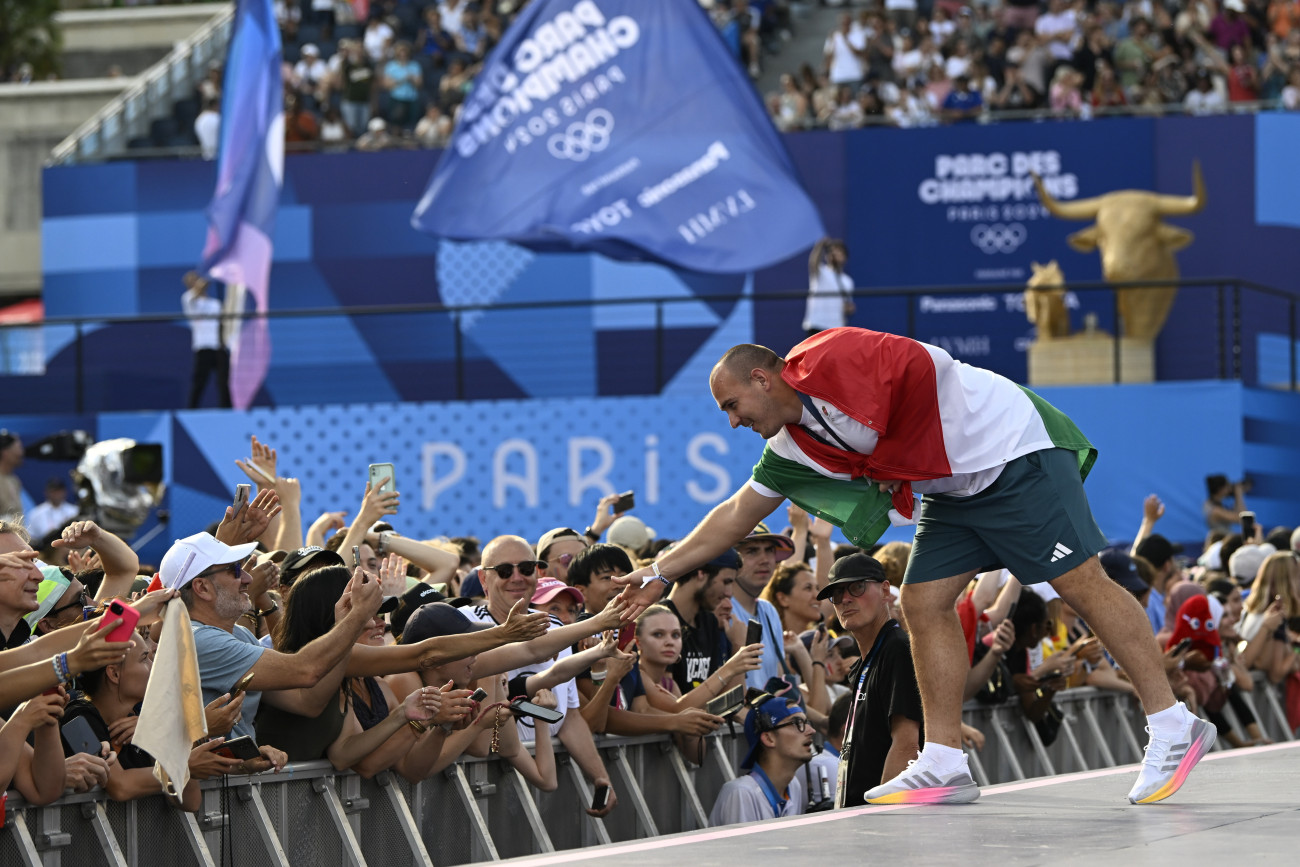 Párizs, 2024. augusztus 6.
Halász Bence a férfi kalapácsvetés ezüstérmese a 2024-es párizsi nyári olimpián a Trocadéro téren a Bajnokok Parkjában 2024. augusztus 6-án.
MTI/Kovács Tamás