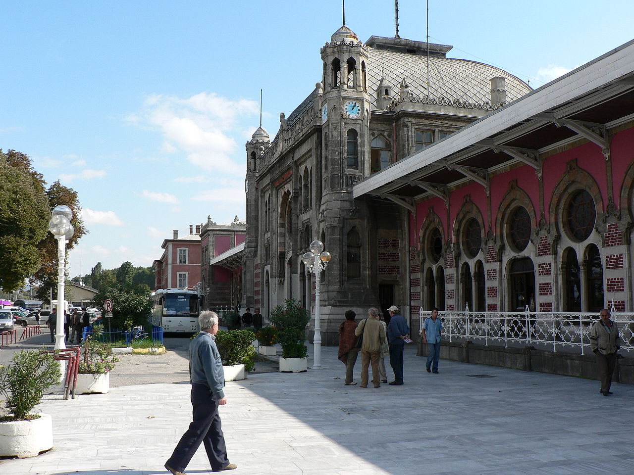 Az isztambuli végállomás, a Sirkeci pályaudvar. Forrás. Wikipédia