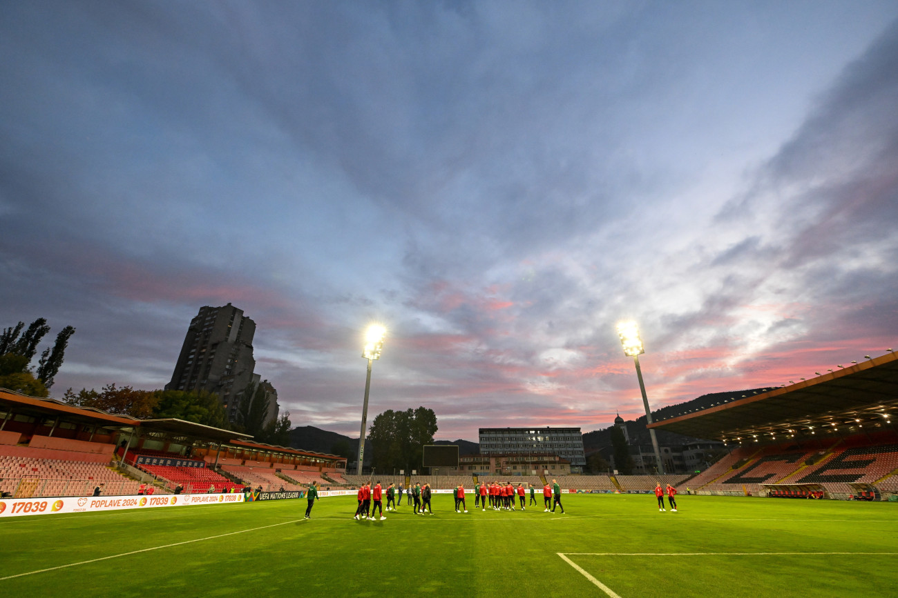 Zenica, 2024. október 13.
A magyar labdarúgó-válogatott játékosai stadionsétán a Bosznia-Hercegovina ellen a Nemzetek Ligája A divíziójának 3. csoportjában játszott mérkőzés előtti napon a zenicai Bilino Polje Stadionban 2024. október 13-án.
MTI/Illyés Tibor