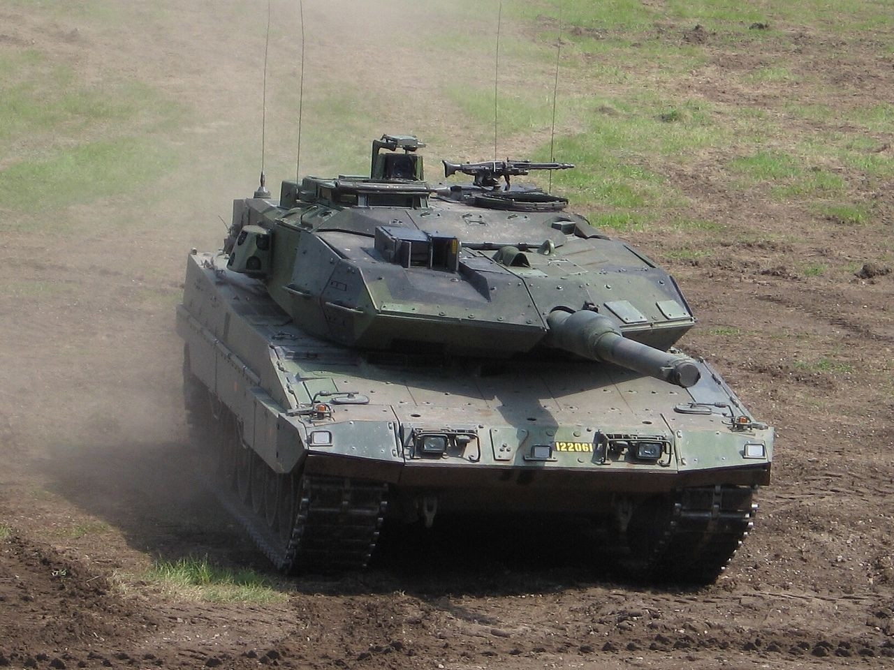 STRV 122, a Leoprad 2A5 svéd változata. Forrás: Wikipédia