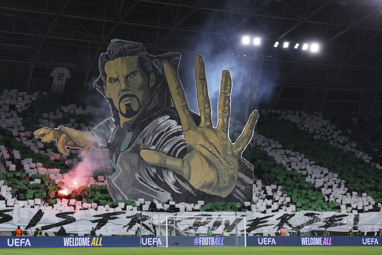 Budapest, 2024. november 28.
A Ferencváros szurkolótábora a férfi labdarúgó Európa-liga alapszakaszának 5. fordulójában játszott Ferencvárosi TC - Malmö FF mérkőzés előtt a Groupama Arénában 2024. november 28-án.
MTI/Hegedüs Róbert