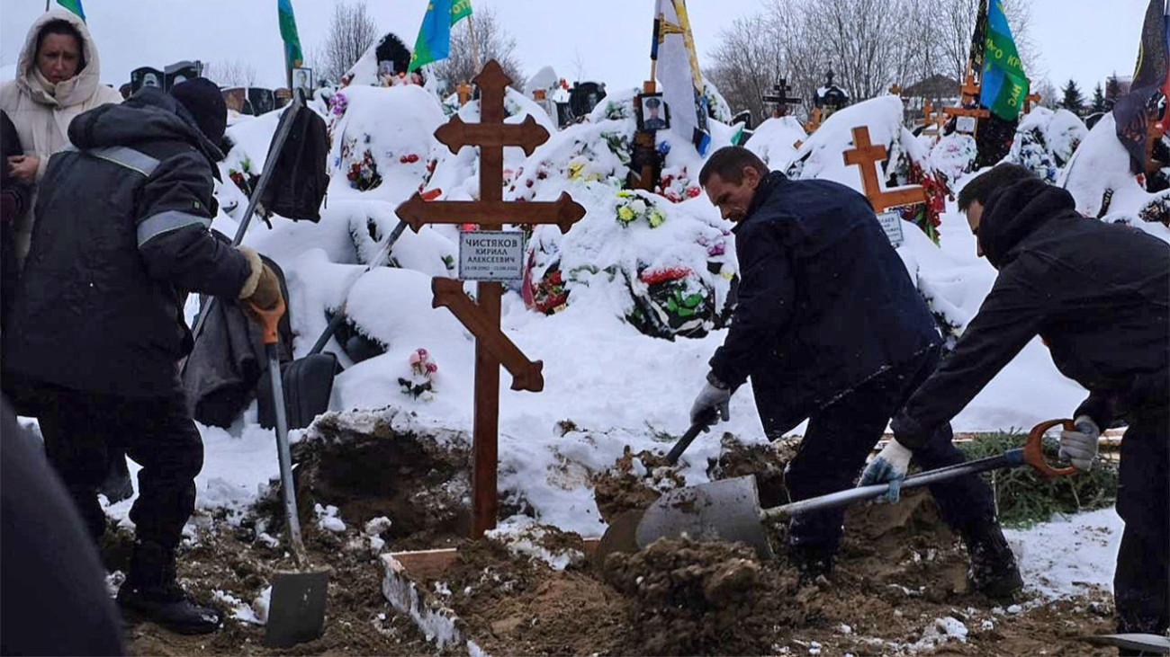 Katonatemetés valahol Oroszországban. Forrás: The Moscow Times