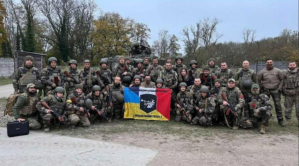 Az ukrán hadsereg 155. Gépesített Lövészdandárjának katonái franciországi kiképzésen.  Forrás: Facebook / MilitaryLand.net