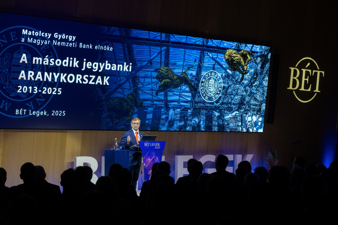 Budapest, 2025. február 13.
Matolcsy György, a Magyar Nemzeti Bank (MNB) elnöke beszédet mond a BÉT Legek díjátadó gáláján az MNB Budai Központjában 2025. február 13-án. A Budapesti Értéktőzsde (BÉT) gáláján 25 kategóriában díjazták a kimagasló teljesítményt nyújtó tőkepiaci szereplőket.
MTI/Kocsis Zoltán