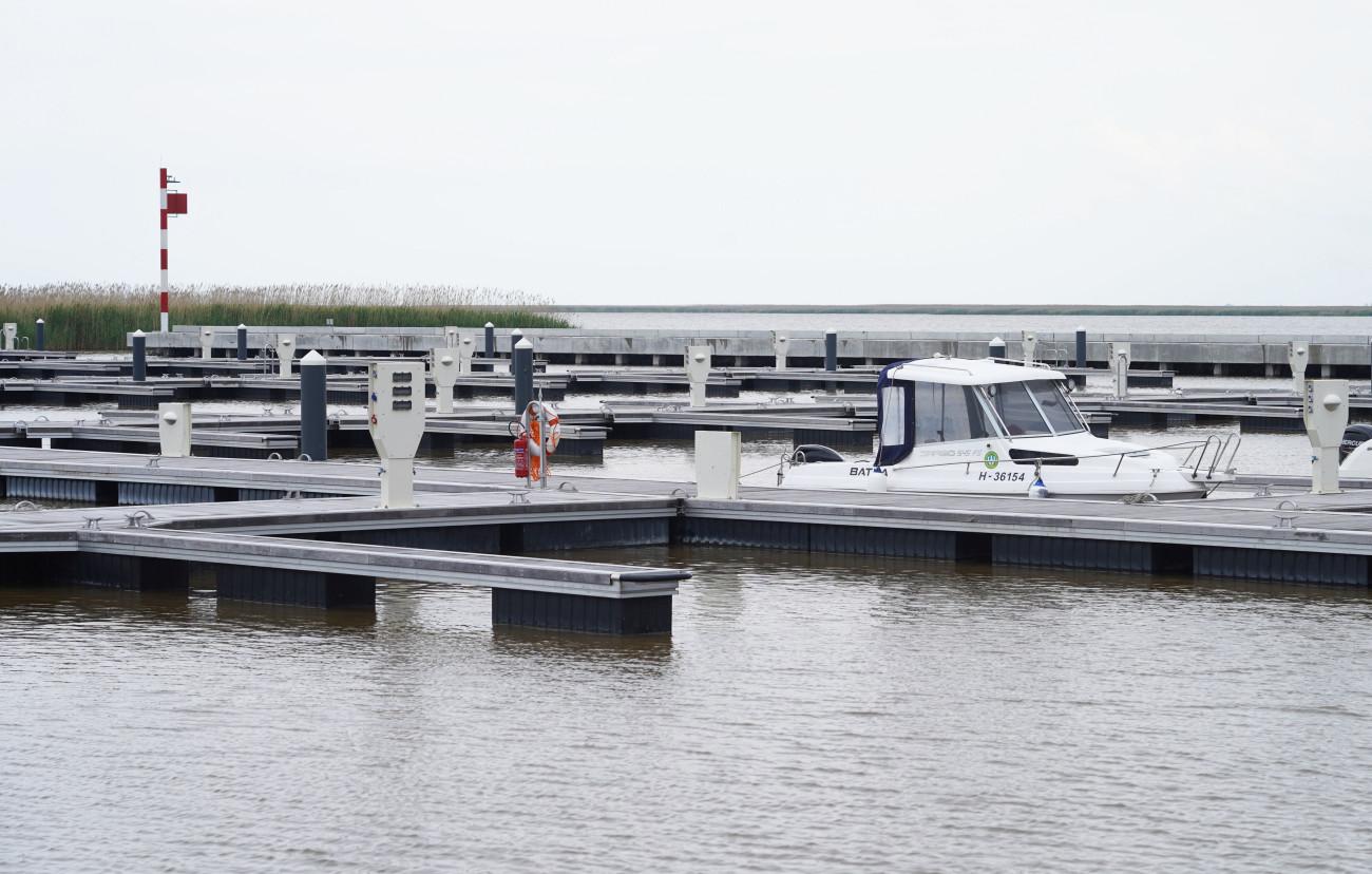 Fertőrákos, 2025. május 8.
A Fertő tavi beruházás első elkészült fejlesztési eleme, az északi kikötő Fertőrákoson a megnyitó napján, 2025. május 8-án.
MTI/Filep István