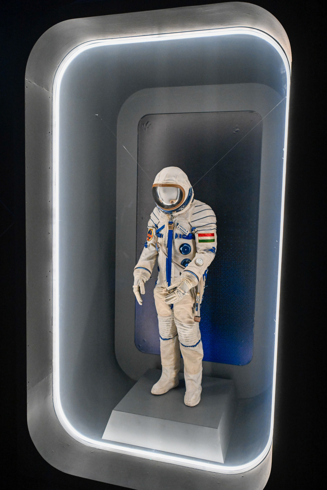 Budapest, 2025. május 12.
Az első magyar űrhajós, Farkas Bertalan űrruhája a HUNIVERZUM - Magyarok a világűrben látogatóközpontban a budapesti Millenárison a megnyitó napján, 2025. május 12-én.
MTI/Máthé Zoltán