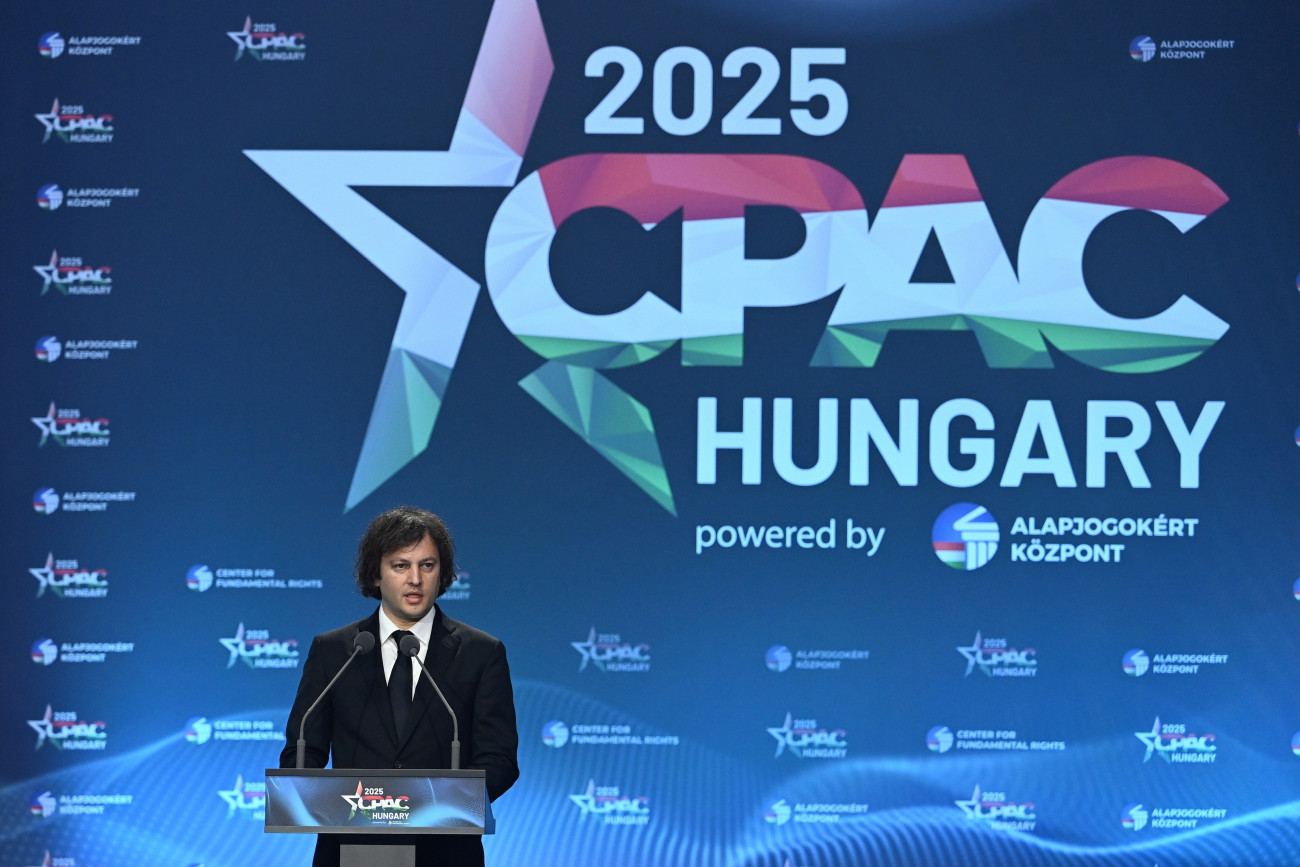 Budapest, 2025. május 29.
Irakli Kobakhidze georgiai miniszterelnök beszédet mond a kétnapos CPAC (Konzervatív Politikai Akció Konferencia) Hungary 2025 megnyitóján a Budapest Kongresszusi Központban 2025. május 29-én.
MTI/Máthé Zoltán