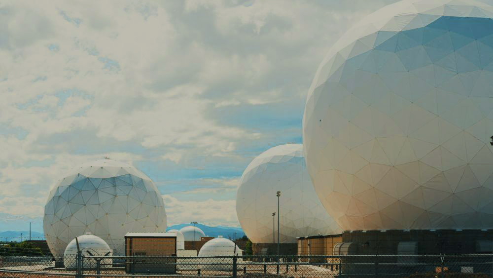 A világűrt figyelő hatalmas radomok. Kép: U.S. Buckley Space Force