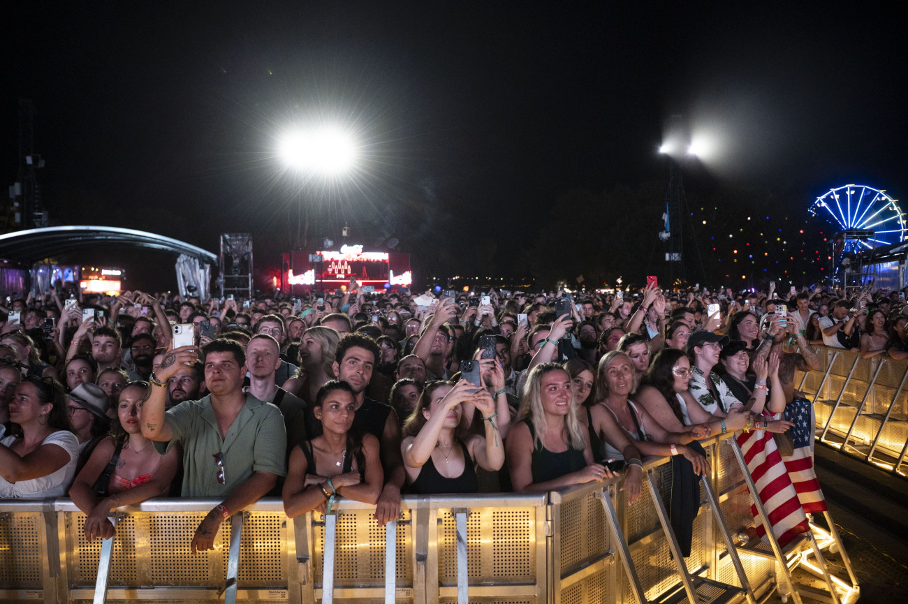 Budapest, 2025. augusztus 11.
Közönség az amerikai Post Malone rapper, énekes, dalszerző koncertjén a 31. Sziget fesztiválon a Hajógyári-szigeten 2025. augusztus 10-én.
MTI/Bodnár Boglárka