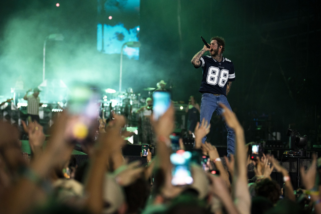 Budapest, 2025. augusztus 11. 
Az amerikai Post Malone rapper, énekes, dalszerző  koncertje a 31. Sziget fesztiválon a Hajógyári-szigeten 2025. augusztus 10-én.
MTI/Bodnár Boglárka