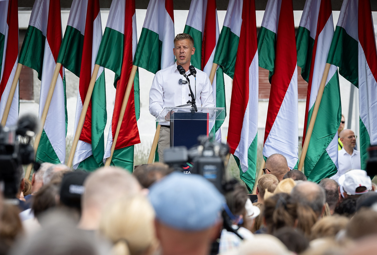 Pannonhalma, 2025. augusztus 20.
Magyar Péter, a Tisztelet és Szabadság Párt (Tisza) elnöke beszédet mond a párt Szent István nyomában című pannonhalmi ünnepségén 2025. augusztus 20-án.
MTI/Krizsán Csaba