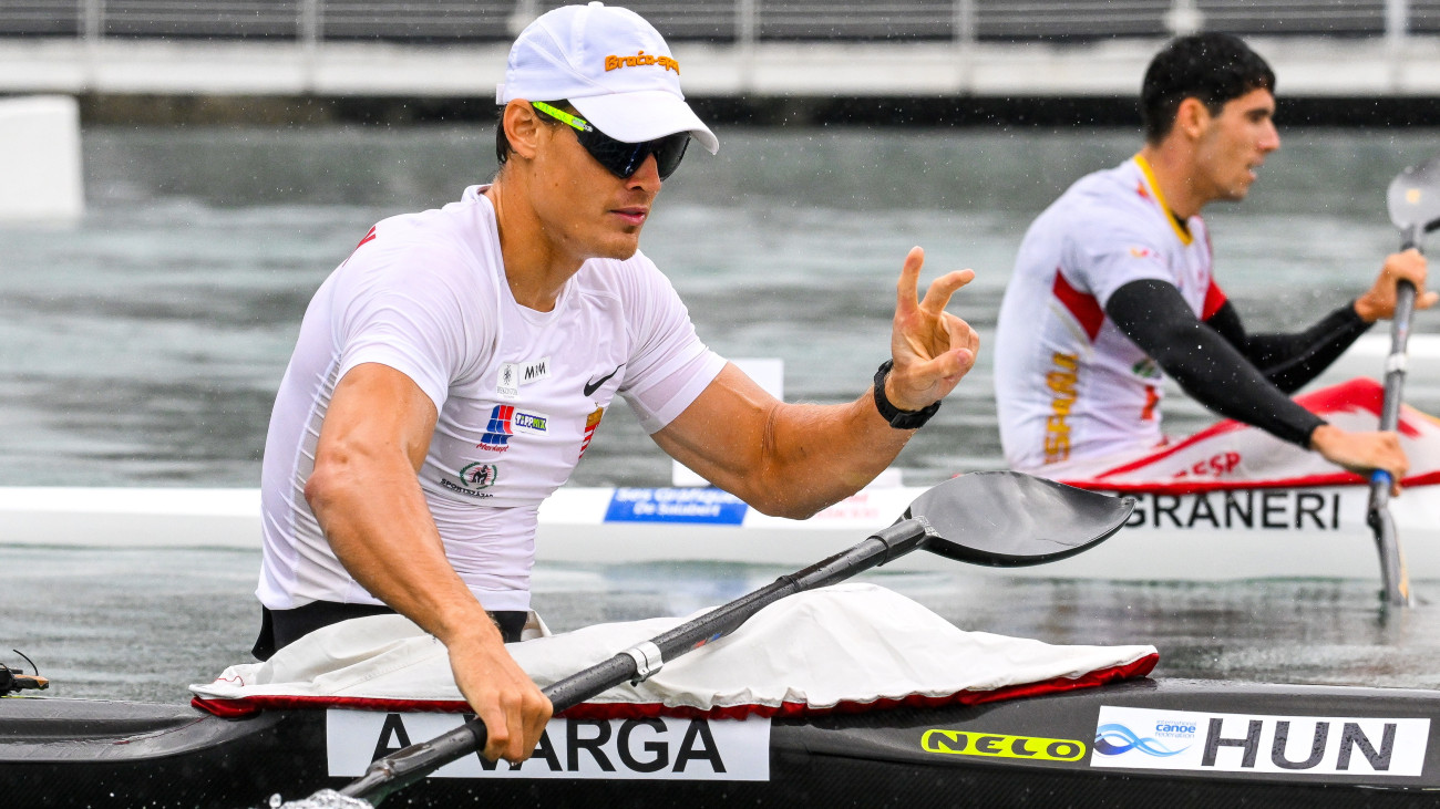 Milánó, 2025. augusztus 24.
A második helyezett  Varga Ádám a célban a kajak-kenu világbajnokság férfi kajak egyes 500 méteres számának döntőjében Milánóban 2025. augusztus 24-én.
MTI/Czeglédi Zsolt