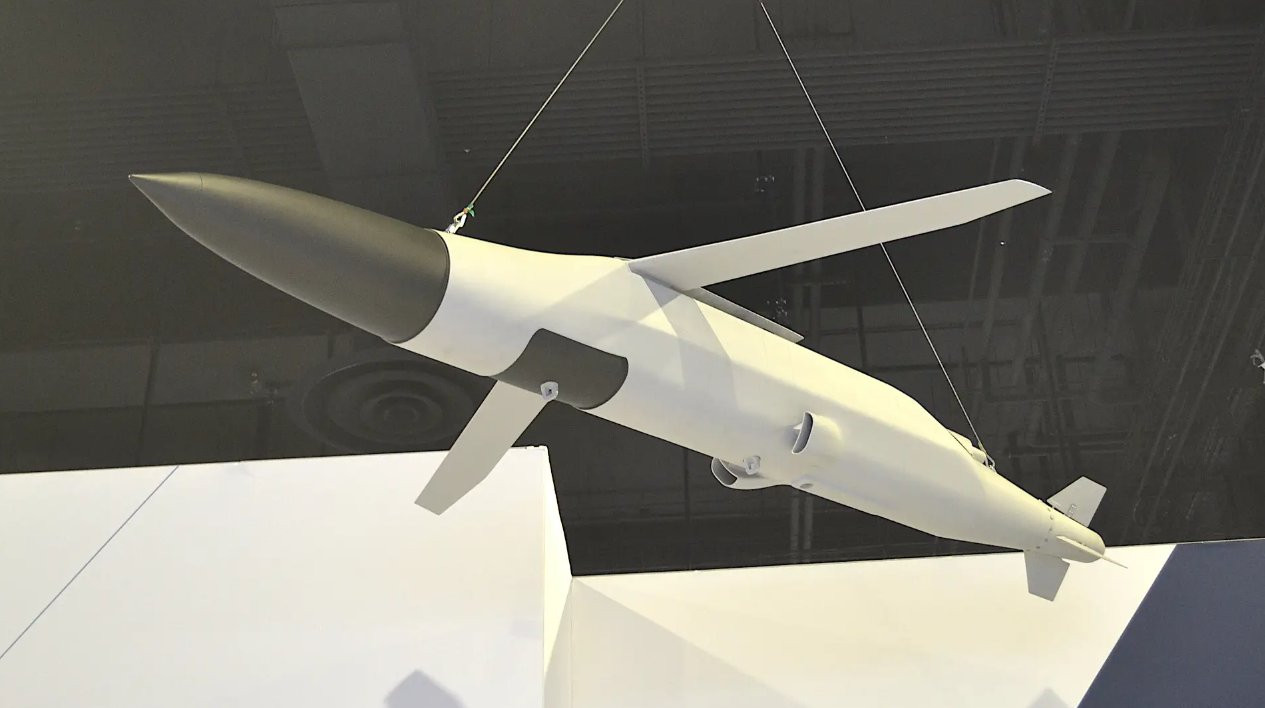 A Boeing cég  Powered Joint Direct Attack Munition (PJDAM) cirkáló rakétája. Kép: X / Boeing