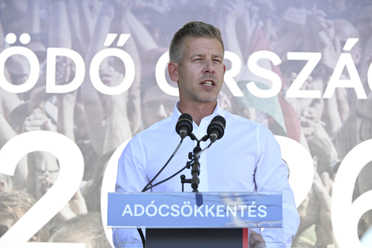 Kötcse, 2025. szeptember 7.
Magyar Péter, a Tisza Párt elnöke beszédet mond a párt kötcsei rendezvényén 2025. szeptember 7-én.
MTI/Szigetváry Zsolt