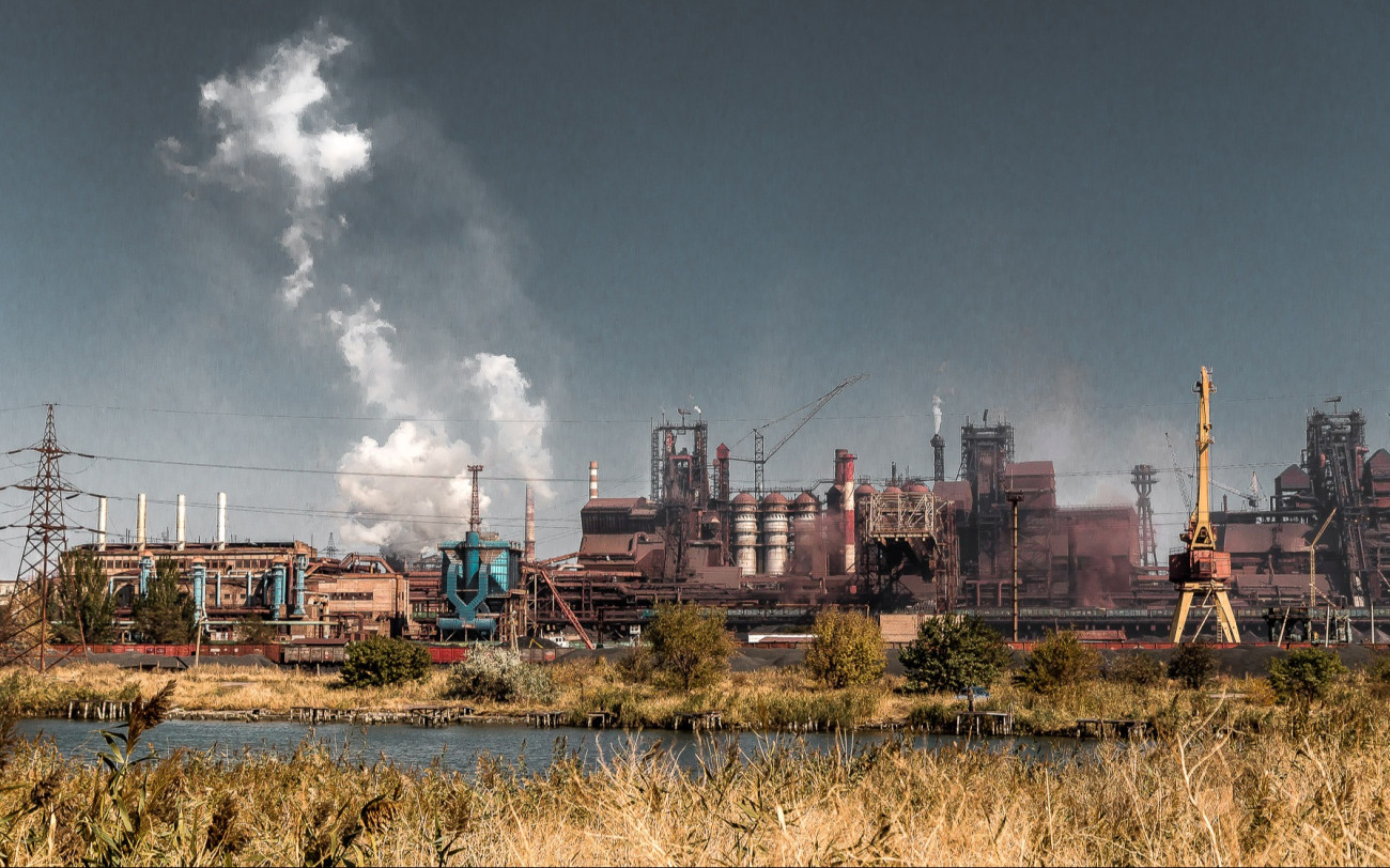 Az Azovsztál volt a háború előtt Európa egyik legnagyobb és legjelentősebb acélműve. Mariupol ostroma után csak romok maradtak belőle. Wikipédia