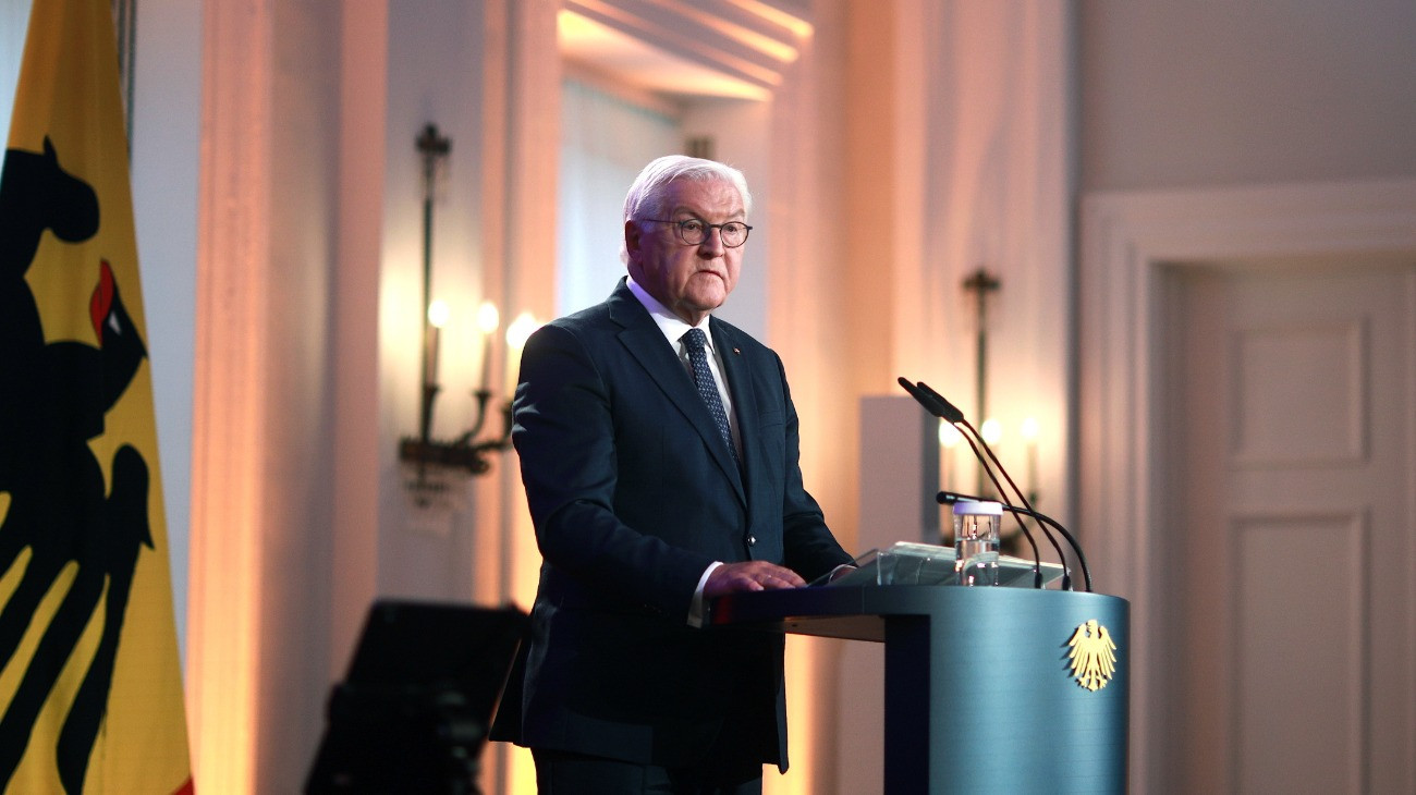 Berlin, 2025. november 9.
Frank-Walter Steinmeier német államfõ beszédet mond a demokráciát fenyegetõ jelenlegi veszélyekrõl a berlini államfõi rezidencián 2025. november 9-én, a németországi zsidók elleni pogromok kezdetét jelentõ úgynevezett kristályéjszaka 87. évfordulóján.
MTI/EPA/Action Press pool/Christian Marquardt