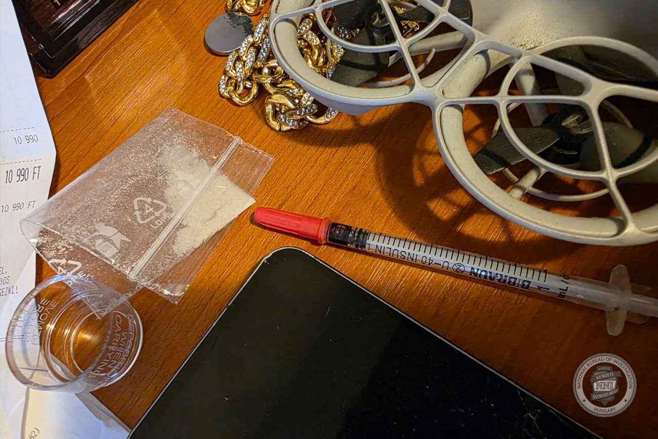 A rendőrök egy metamfetamin előállítására berendezett illegális laboratóriumot Kaposváron